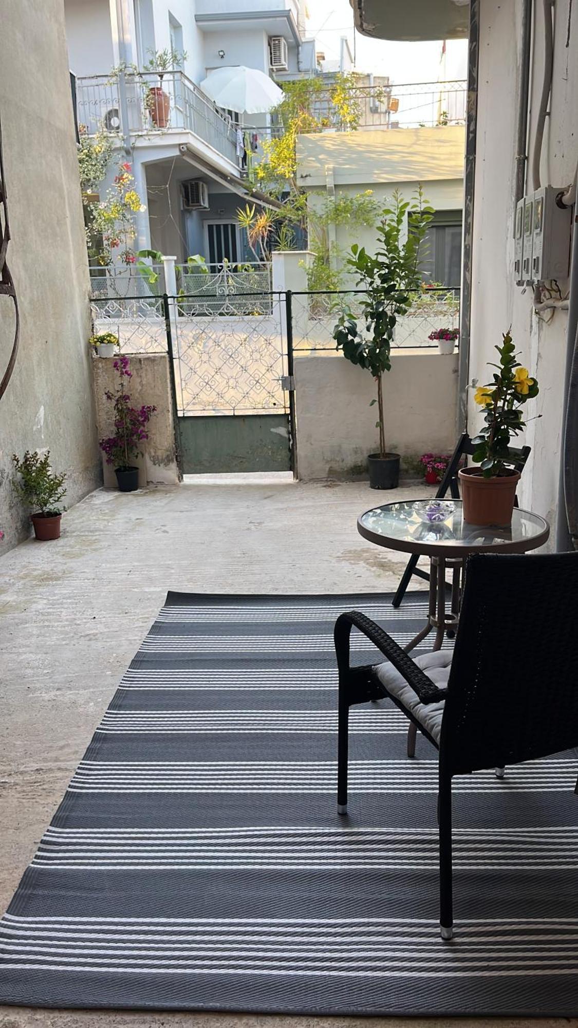 Noa - Designed Garden Studio In The City Center Kalamata Bagian luar foto