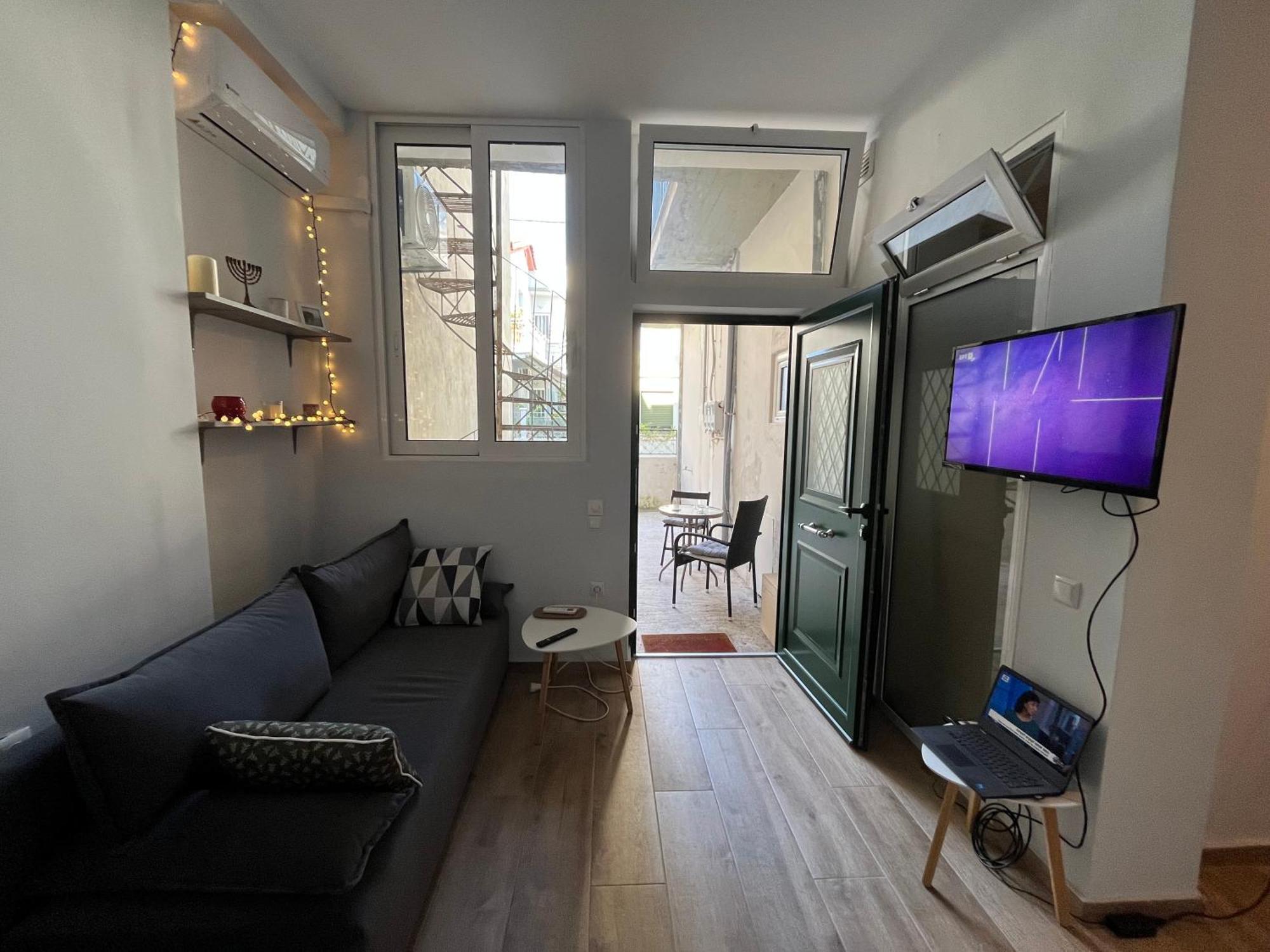 Noa - Designed Garden Studio In The City Center Kalamata Bagian luar foto
