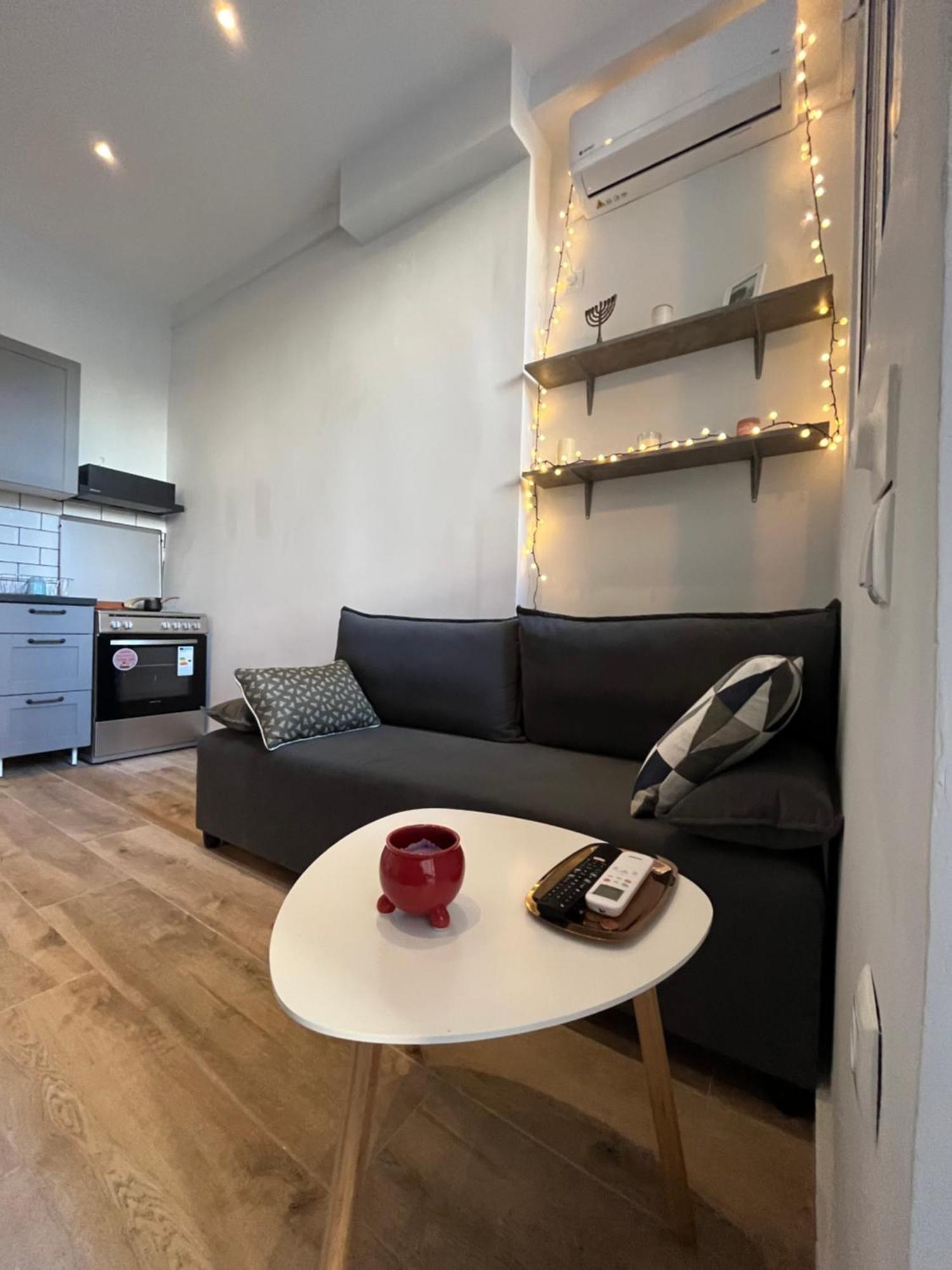 Noa - Designed Garden Studio In The City Center Kalamata Bagian luar foto