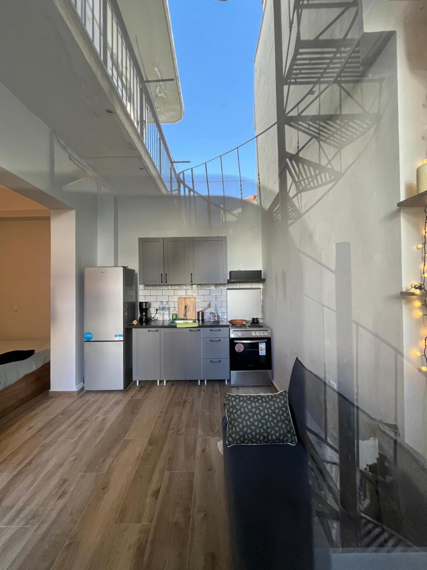 Noa - Designed Garden Studio In The City Center Kalamata Bagian luar foto