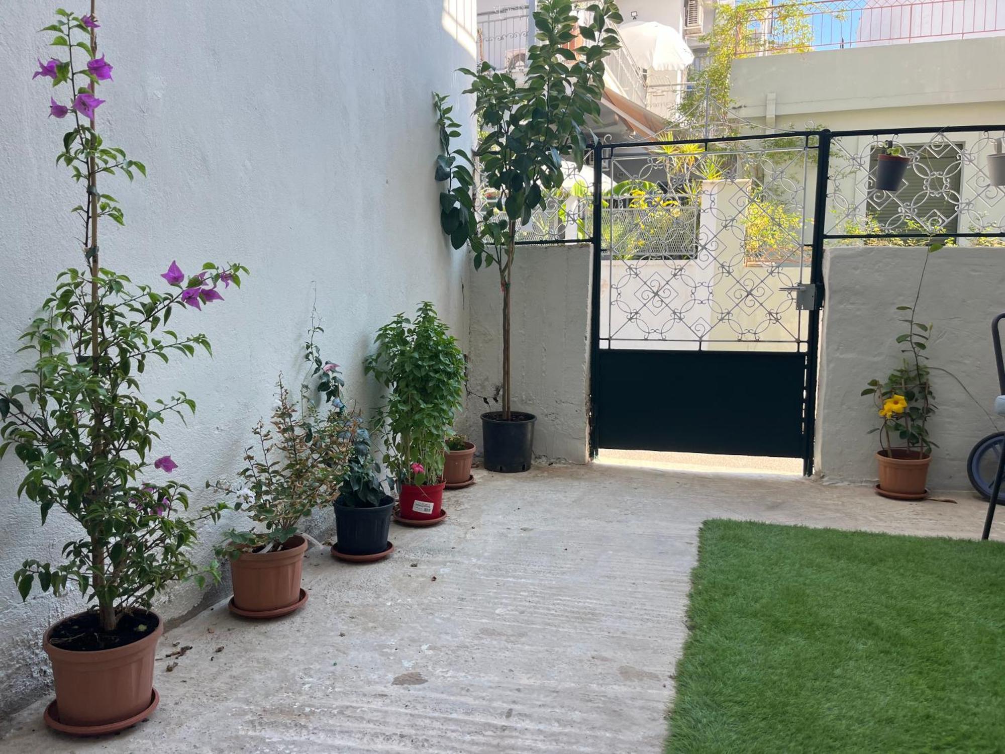 Noa - Designed Garden Studio In The City Center Kalamata Bagian luar foto