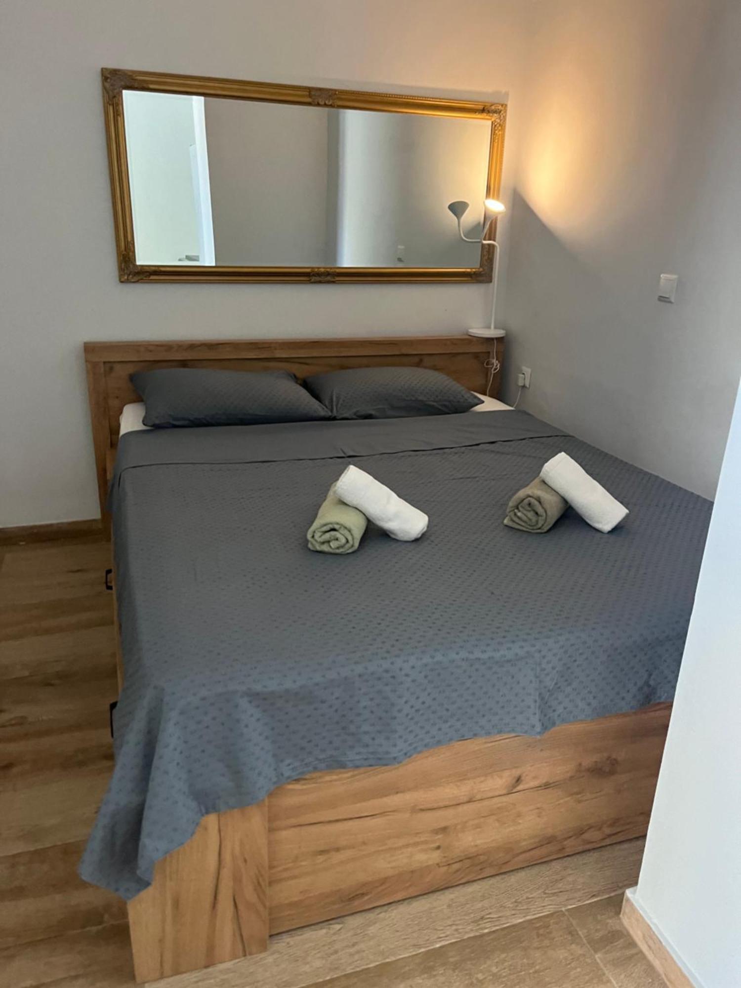 Noa - Designed Garden Studio In The City Center Kalamata Bagian luar foto