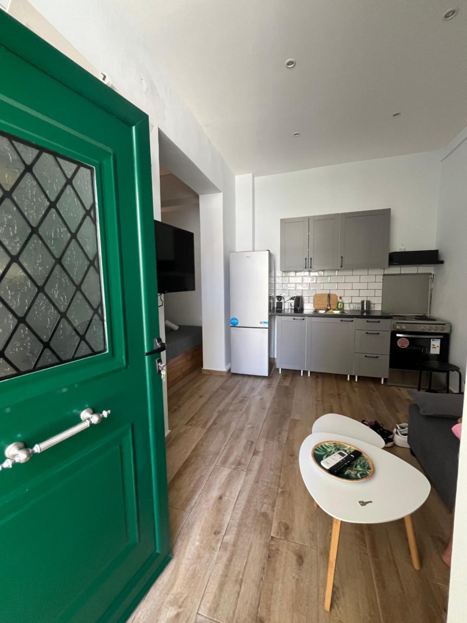 Noa - Designed Garden Studio In The City Center Kalamata Bagian luar foto