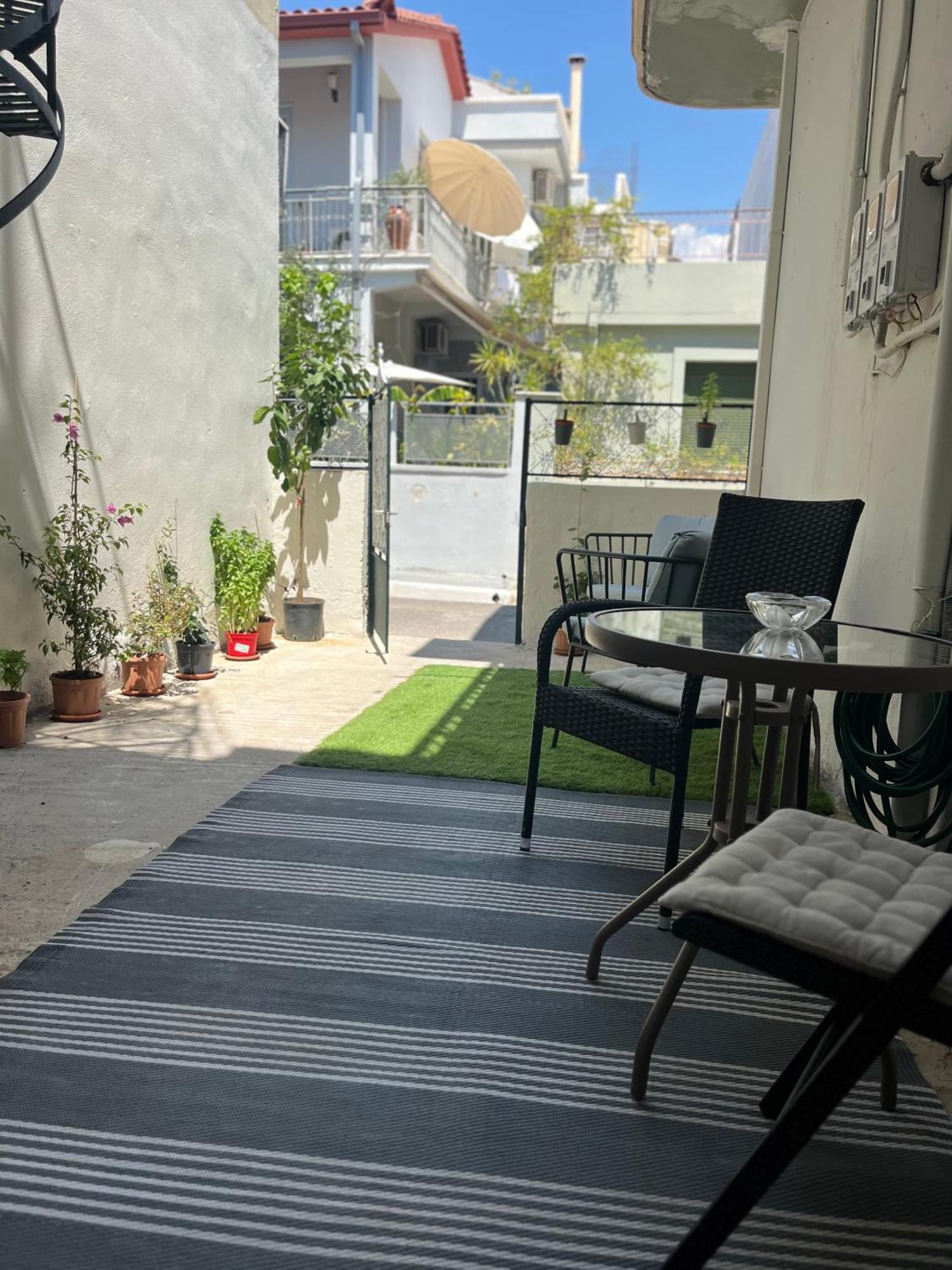 Noa - Designed Garden Studio In The City Center Kalamata Bagian luar foto